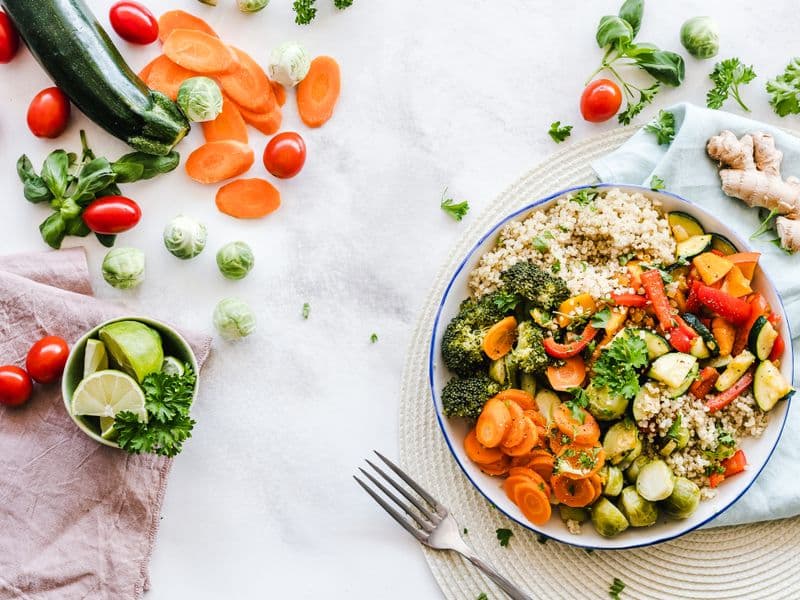 Nutritionist discussing a meal plan with a client