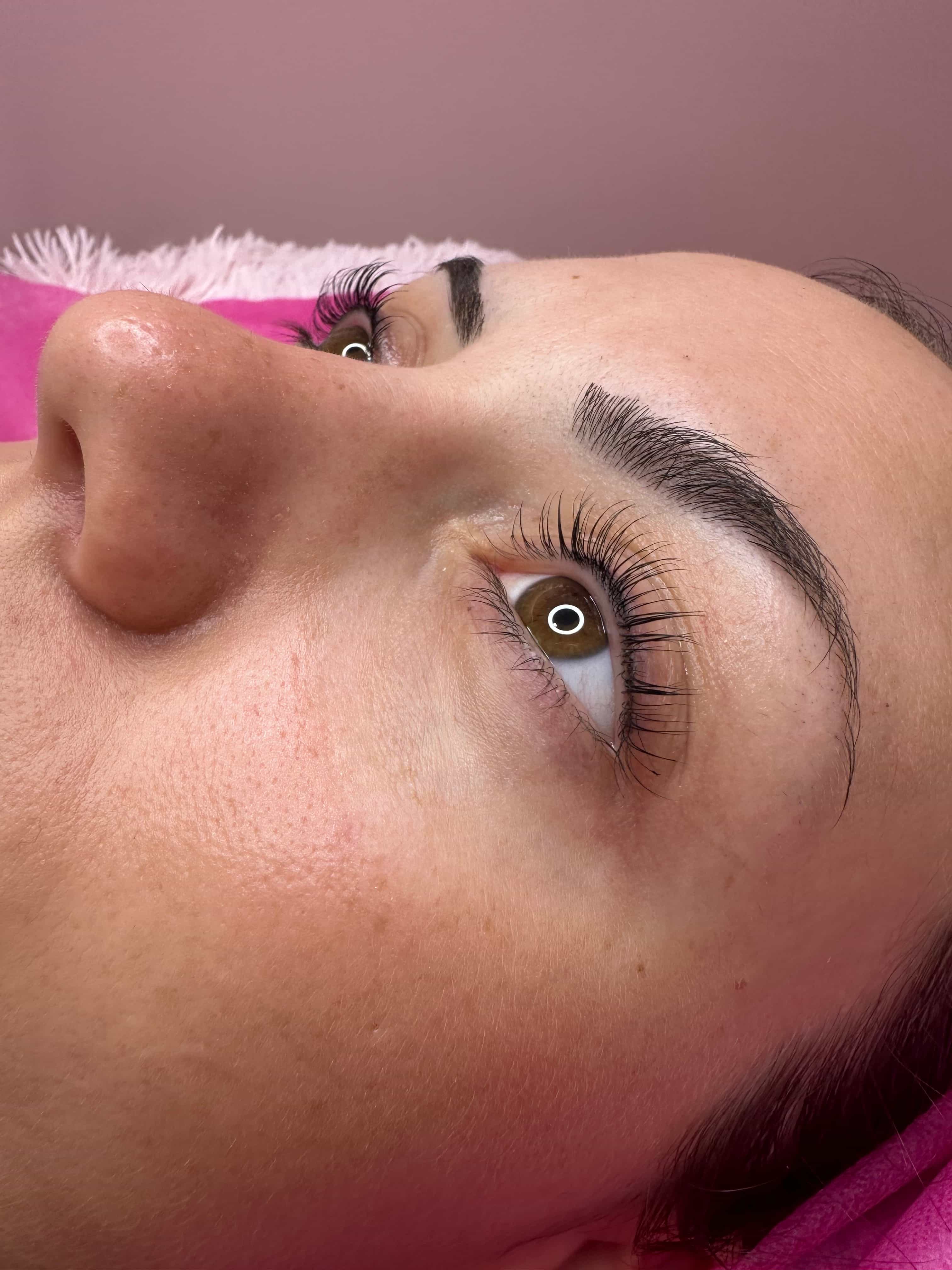 Ламиниране на мигли + терапия с Ellebana